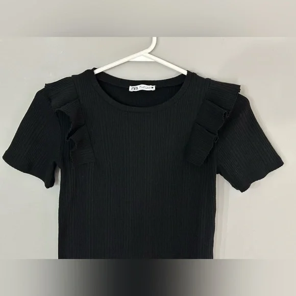 Zara: Women’s Short Sleeve Ruffle Top- Size Small - Picture 2 of 8